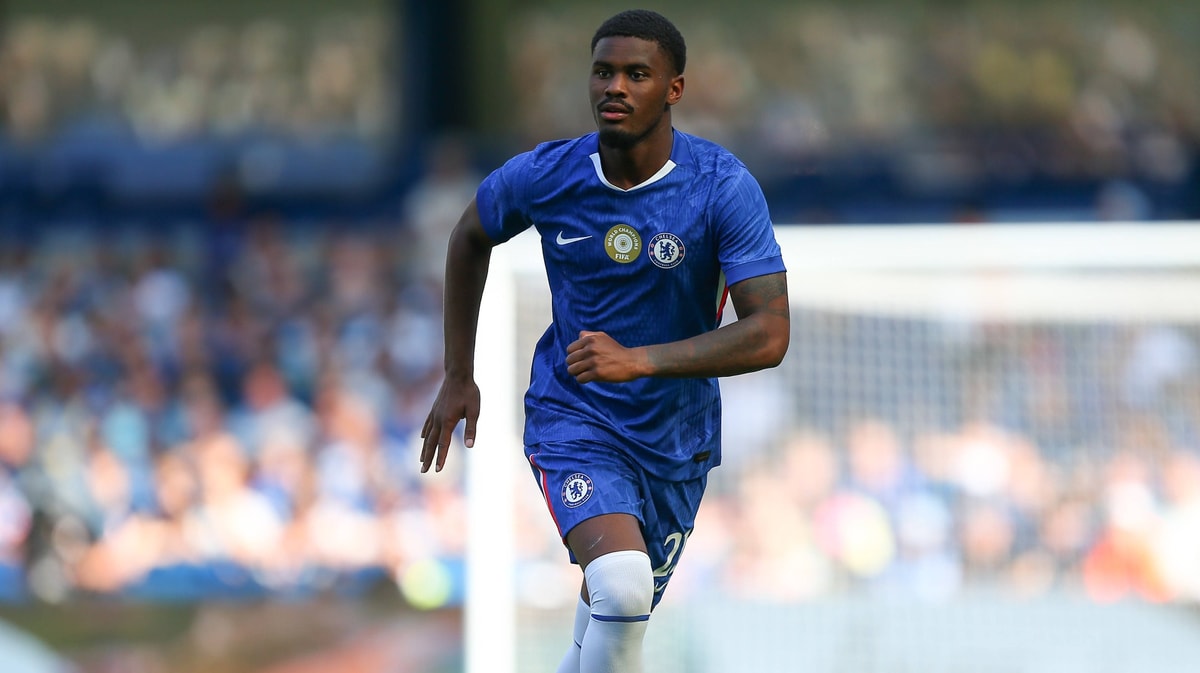 Jorrel Hato in actie bij Chelsea