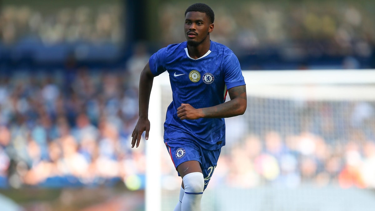 Jorrel Hato in actie bij Chelsea