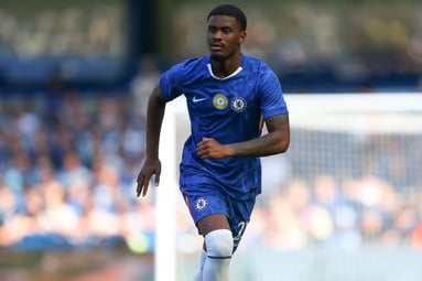 Jorrel Hato in actie bij Chelsea na veelbesproken transfer