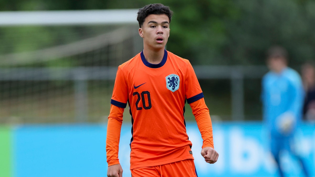 Yasim El Idrissi in actie voor Oranje O15
