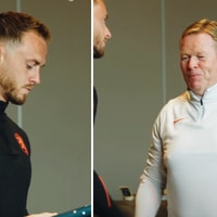 Mark Flekken viert zijn verjaardag met de selectie van Oranje
