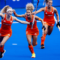 De hockeyvrouwen vieren een overwinning