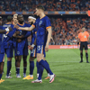 Het Nederlands elftal viert de 4-0 zege op Canada