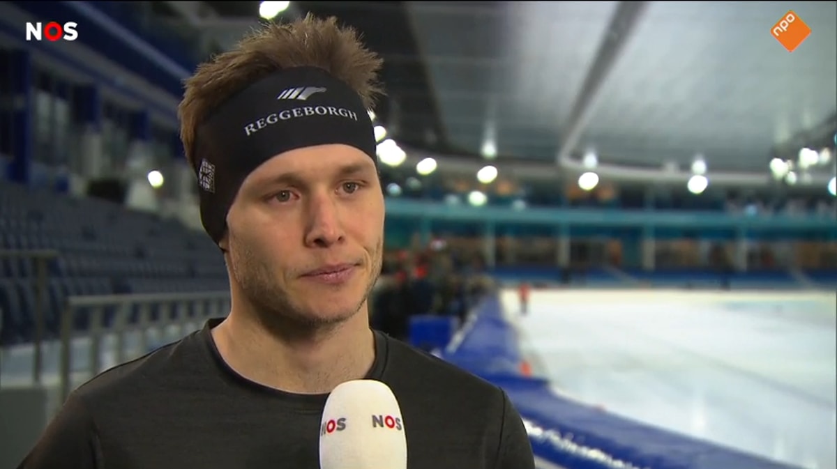 Marcel Bosker voor de camera van de NOS