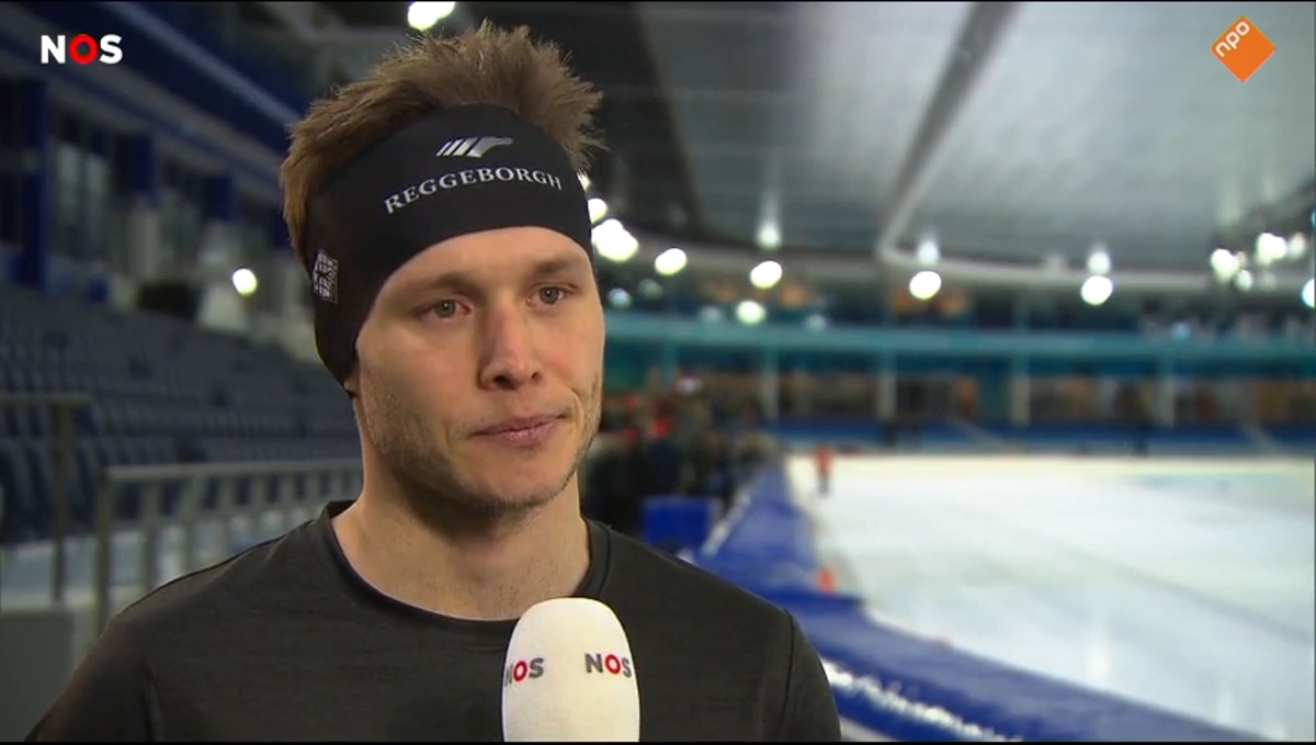 Marcel Bosker voor de camera van de NOS