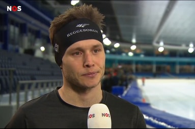 Marcel Bosker voor de camera van de NOS