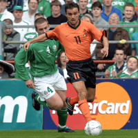 Marc Overmars in actie voor het Nederlands elftal