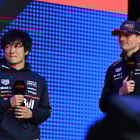 Yuki Tsunoda en Max Verstappen