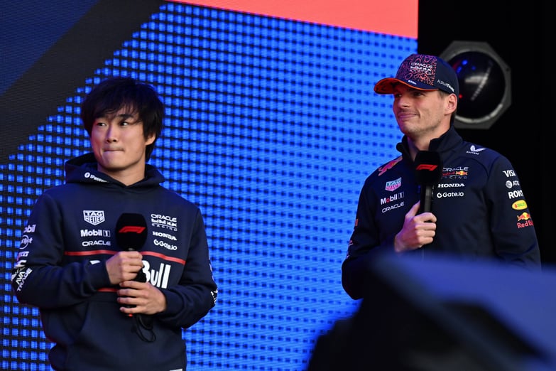 Yuki Tsunoda en Max Verstappen