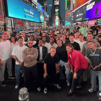 De selectie van Oranje op Times Square in New York.