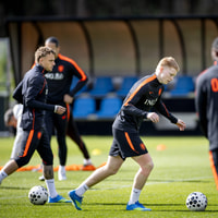 Noa Lang en Kees Smit op de KNVB Campus