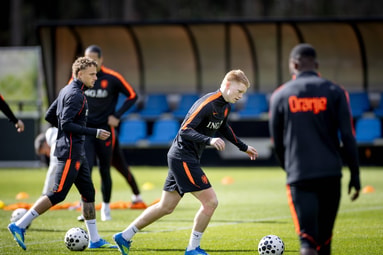 Noa Lang en Kees Smit op de KNVB Campus