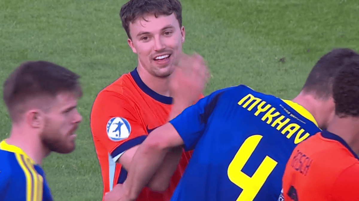 Youri Regeer pakt rode kaart