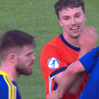 Youri Regeer pakt rode kaart