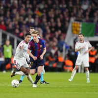 Frenkie de Jong keert na vijf maanden terug bij Barcelona en maakt indruk tegen Real Madrid.