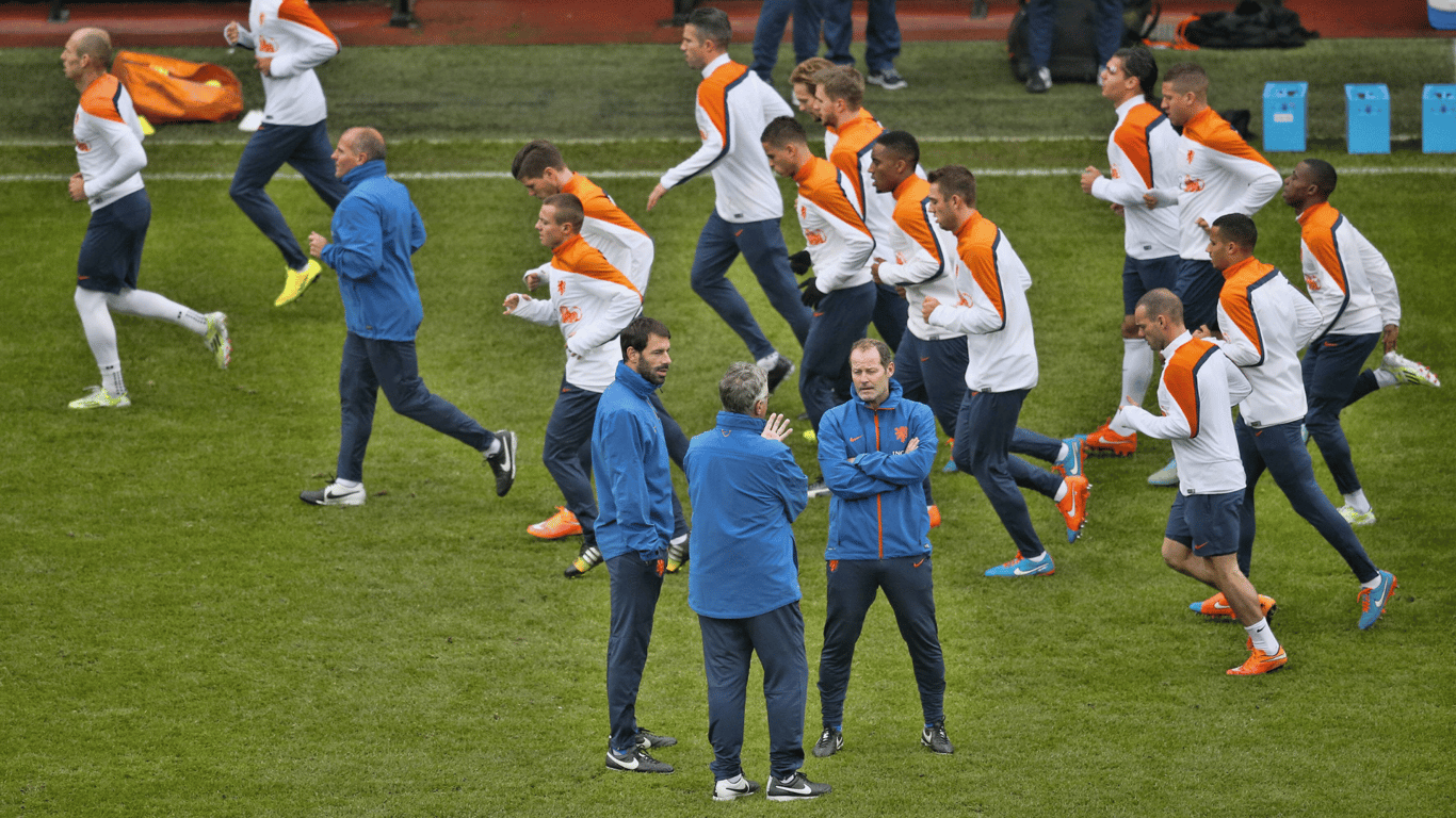 Ruud van Nistelrooij als assistent bij Oranje