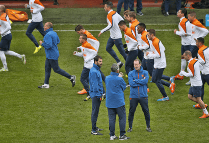 Ruud van Nistelrooij als assistent bij Oranje
