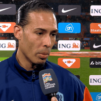 Virgil van Dijk voor de camera van de NOS