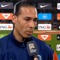 Virgil van Dijk voor de camera van de NOS