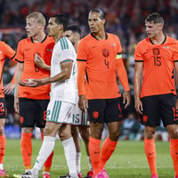 Het Nederlands elftal tijdens de wedstrijd tegen Algerije
