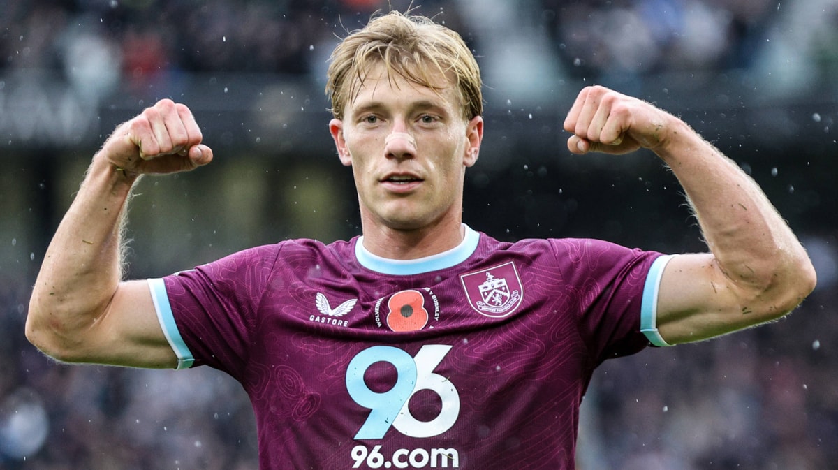 Zian Flemming scoort voor Burnley