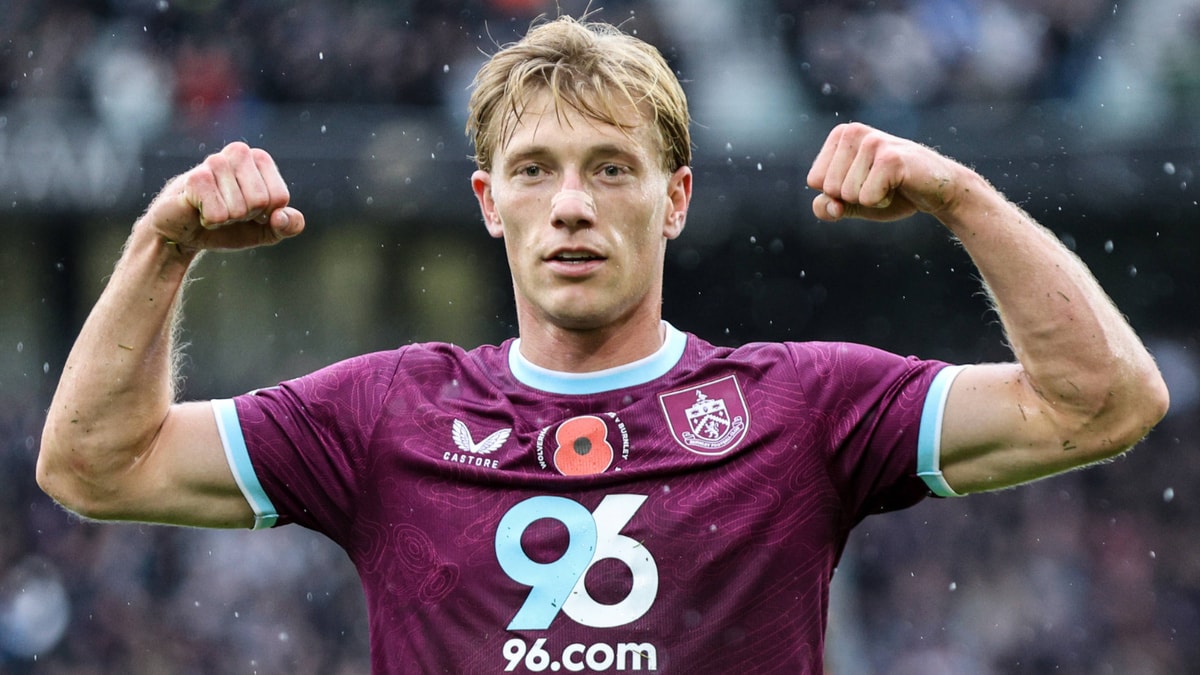Zian Flemming scoort voor Burnley