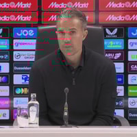 Robin van Persie tijdens een persconferentie van Feyenoord