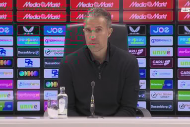 Robin van Persie tijdens een persconferentie van Feyenoord