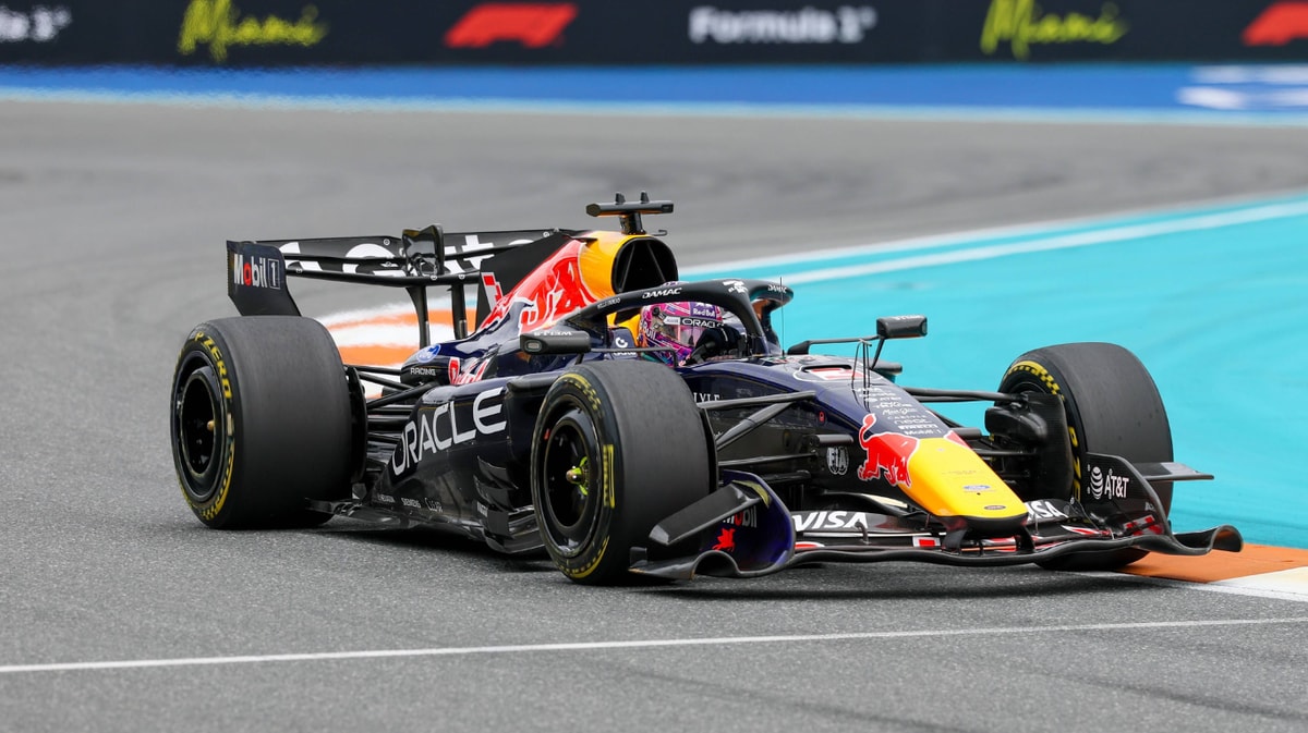 Max Verstappen in de RB22
