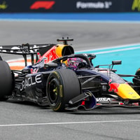Max Verstappen in de RB22