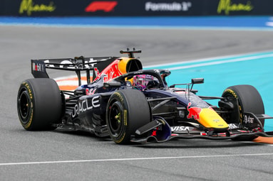 Max Verstappen in de RB22