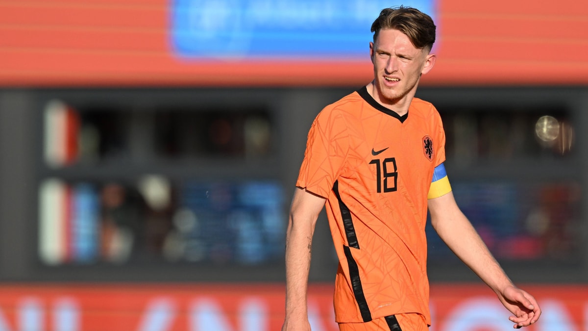 Wouter Burger in actie voor Jong Oranje