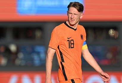 Wouter Burger in actie voor Jong Oranje