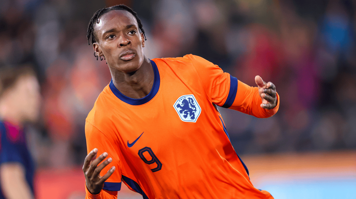 Emanuel Emegha in actie voor Jong Oranje