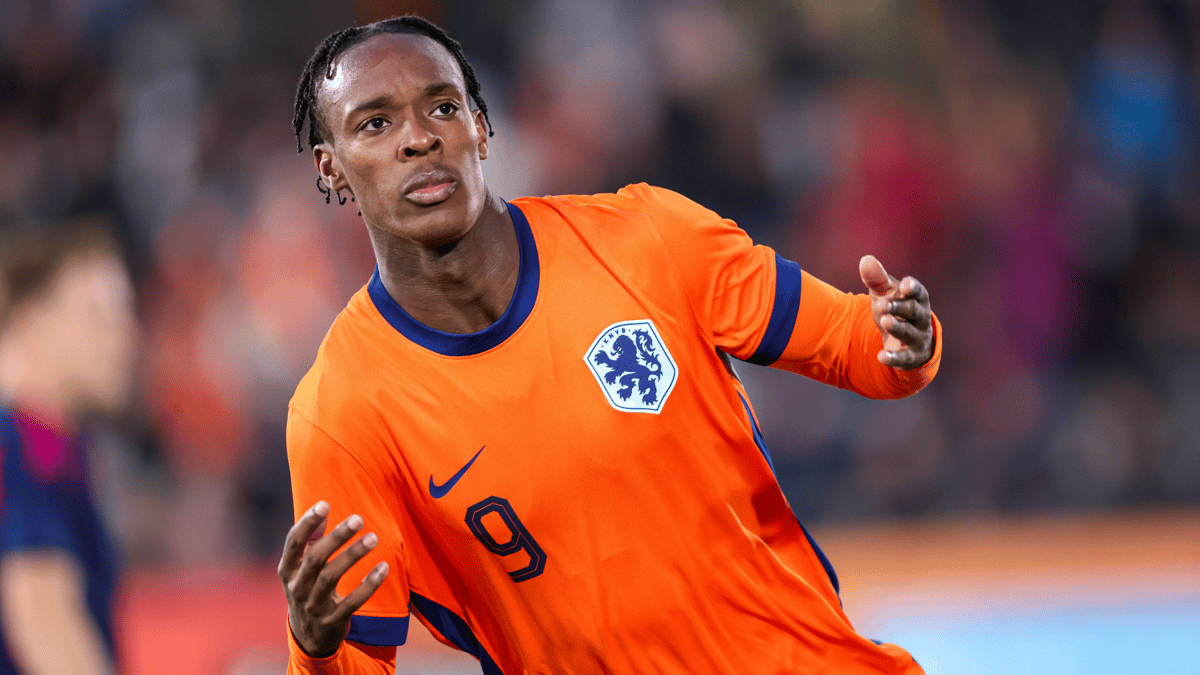 Emanuel Emegha in actie voor Jong Oranje