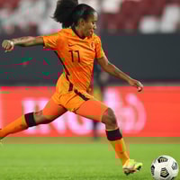 Ashleigh Weerden in actie voor de Oranje Leeuwinnen