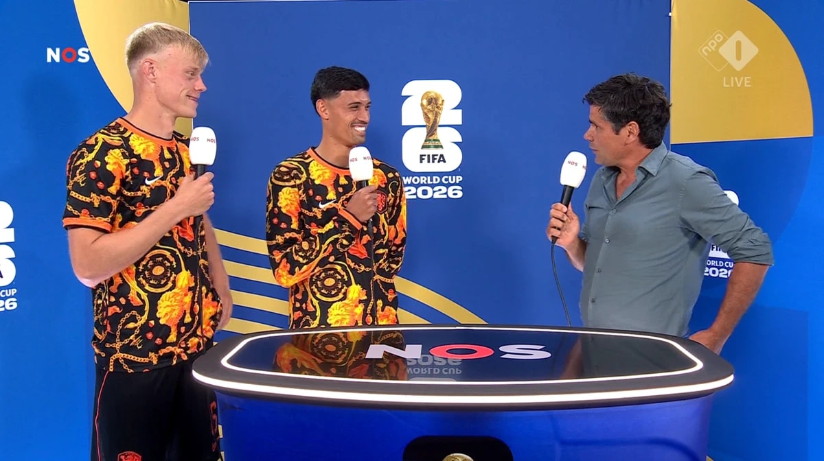 Jan Paul van Hecke en Tijjani Reijnders bij de NOS