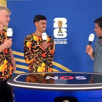 Jan Paul van Hecke en Tijjani Reijnders bij de NOS