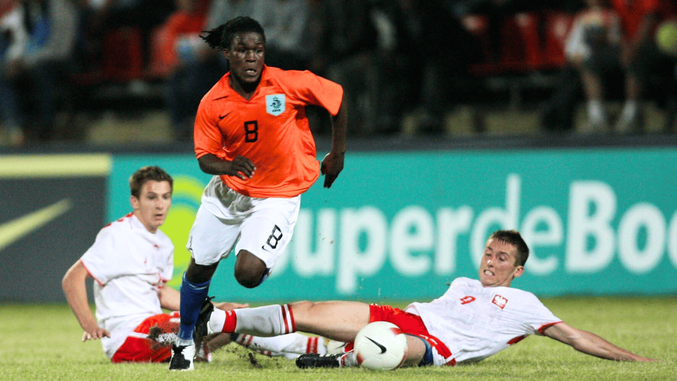 Royston Drenthe in actie bij Jong Oranje