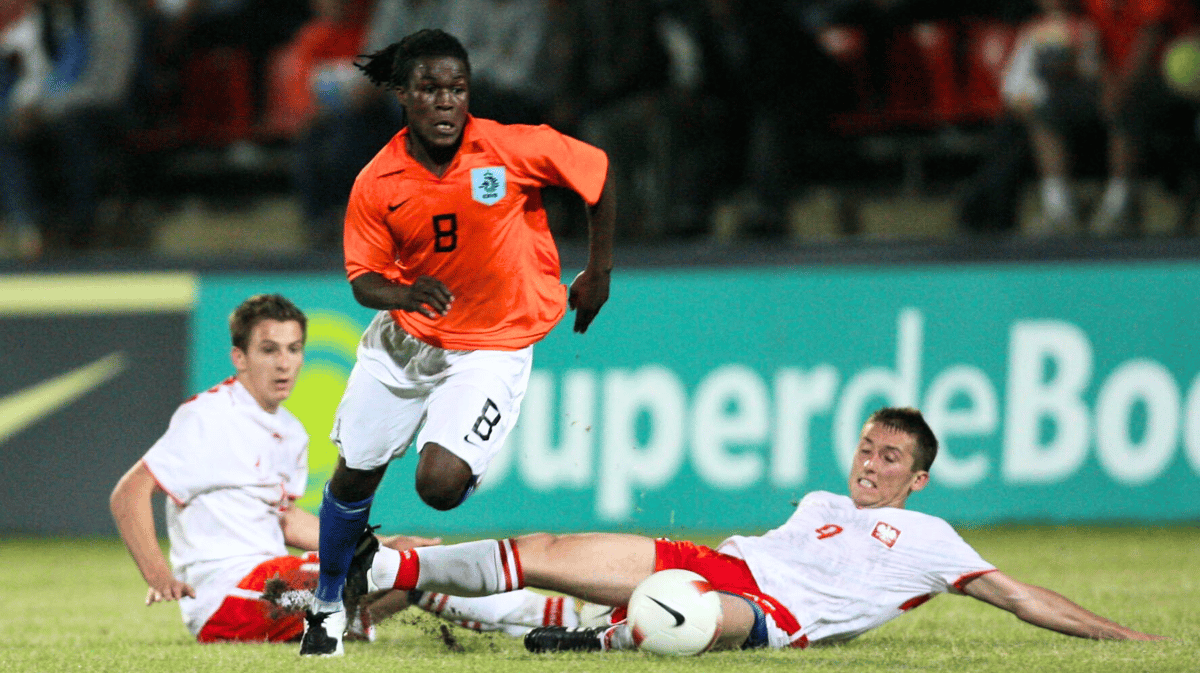 Royston Drenthe in actie bij Jong Oranje
