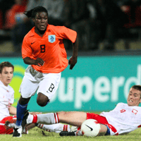 Royston Drenthe in actie bij Jong Oranje