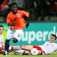 Royston Drenthe in actie bij Jong Oranje