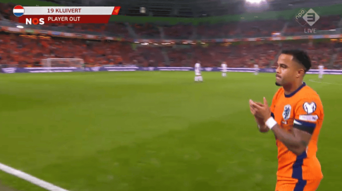 Justin Kluivert wordt gewisseld bij het Nederlands elftal