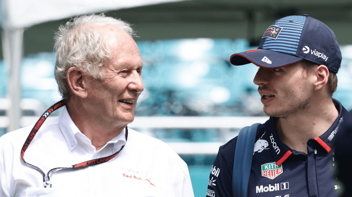 Helmut Marko in gesprek met Max Verstappen