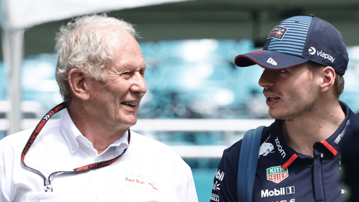 Helmut Marko in gesprek met Max Verstappen