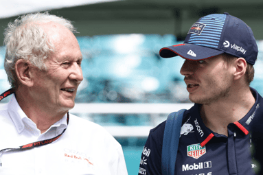 Helmut Marko in gesprek met Max Verstappen