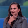 Lieke Martens in de studio van de NOS