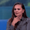 Lieke Martens in de studio van de NOS
