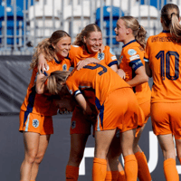 Oranje O19 viert de vroege voorsprong na de goal van Zoë Zuidberg.