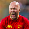 Arne Slot doneert 800.000 euro aan goed doel en inspireert: 'Legendarisch moment!'